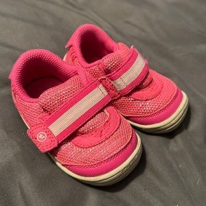 Toddler Girls Size 4 Stride Rite sneaker